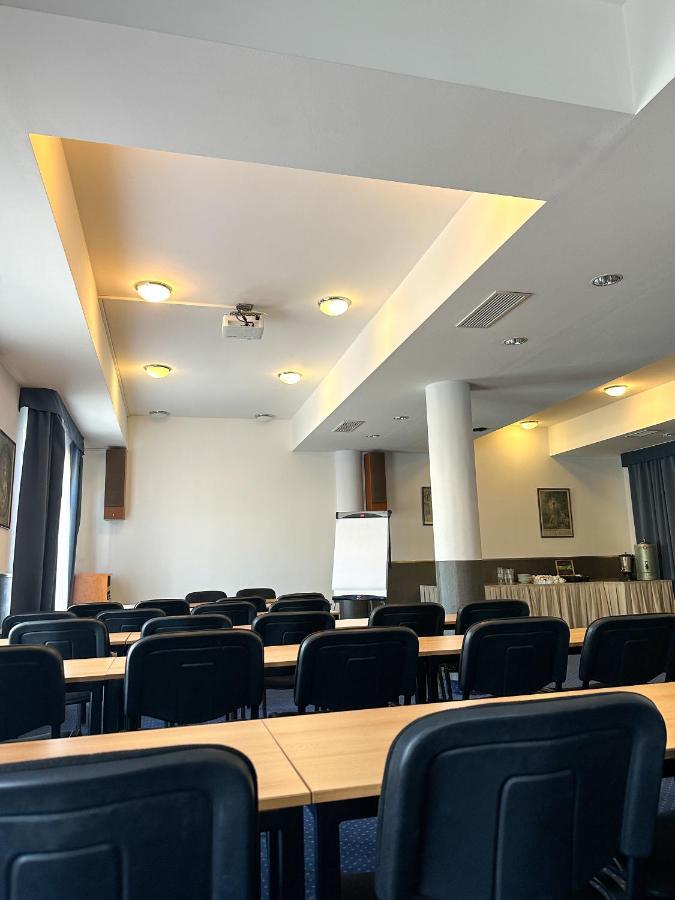 Hotel Theresia Kolín Екстериор снимка