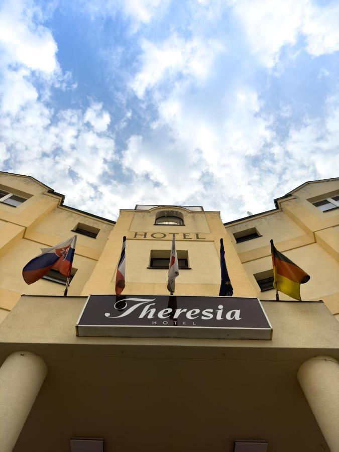 Hotel Theresia Kolín Екстериор снимка
