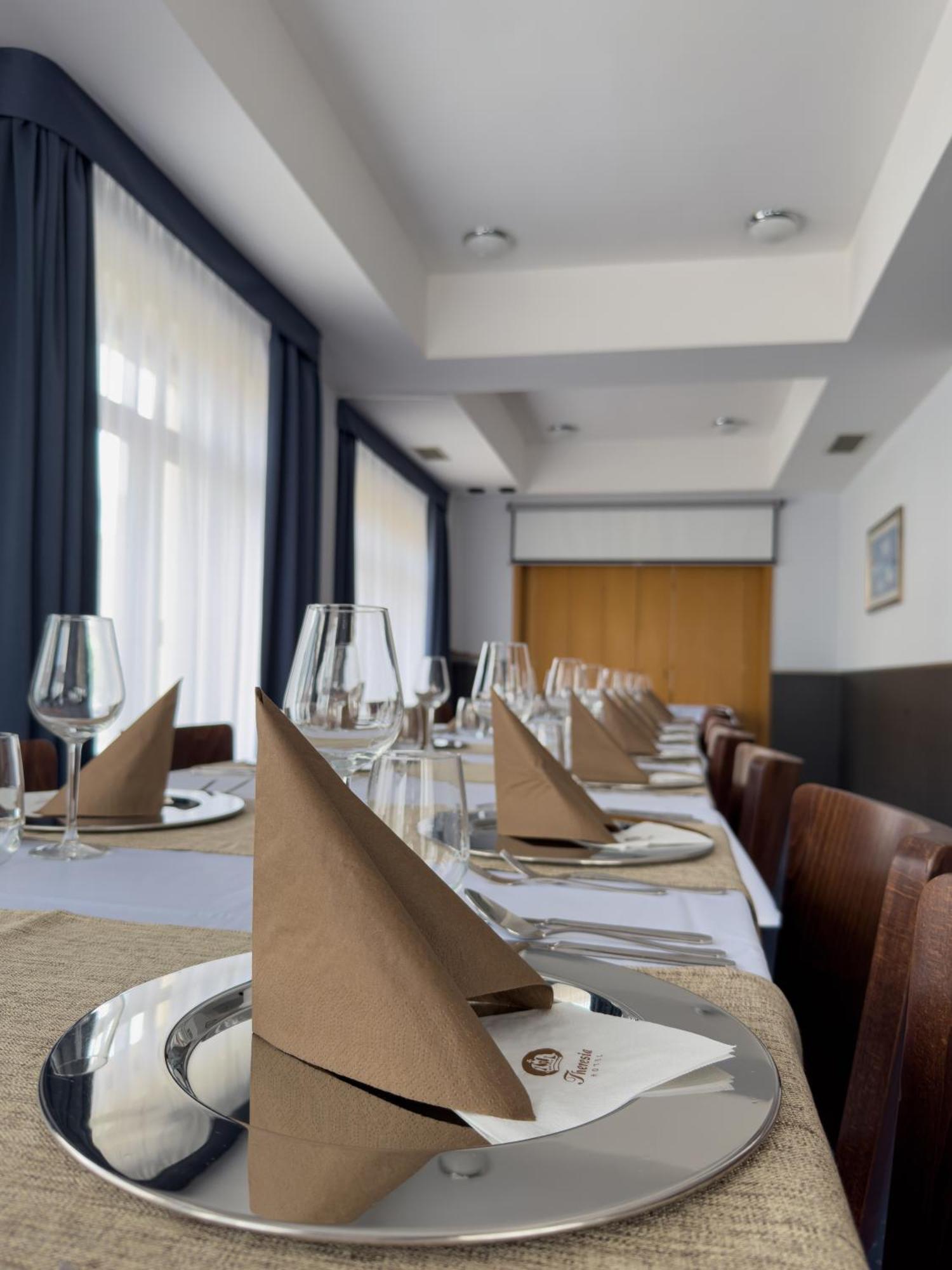 Hotel Theresia Kolín Екстериор снимка