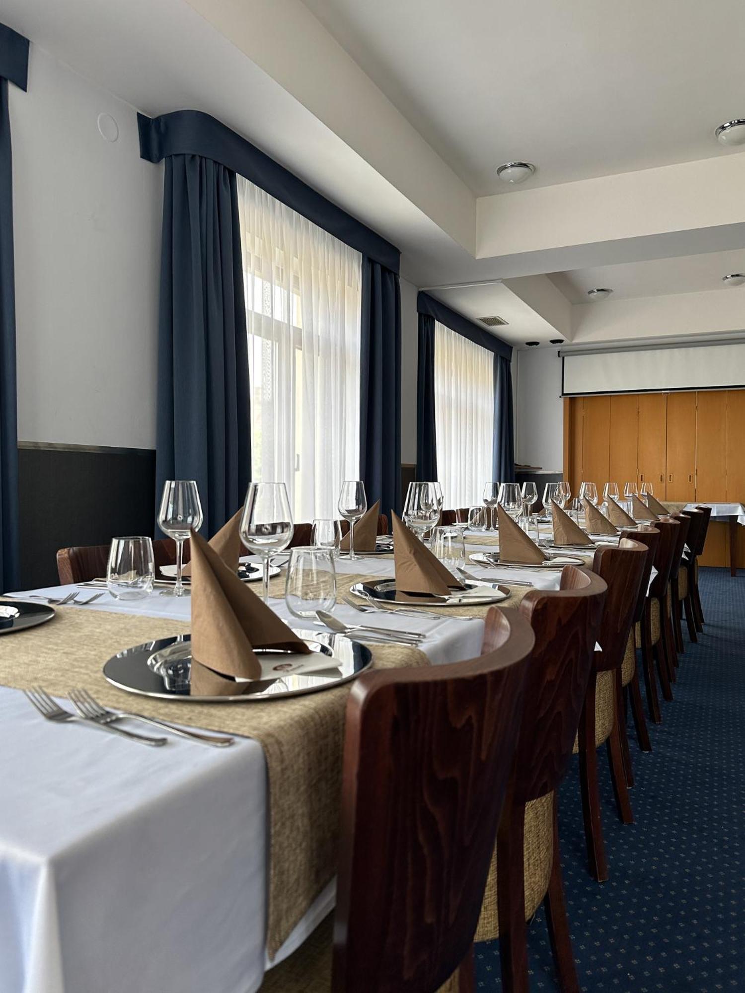 Hotel Theresia Kolín Екстериор снимка