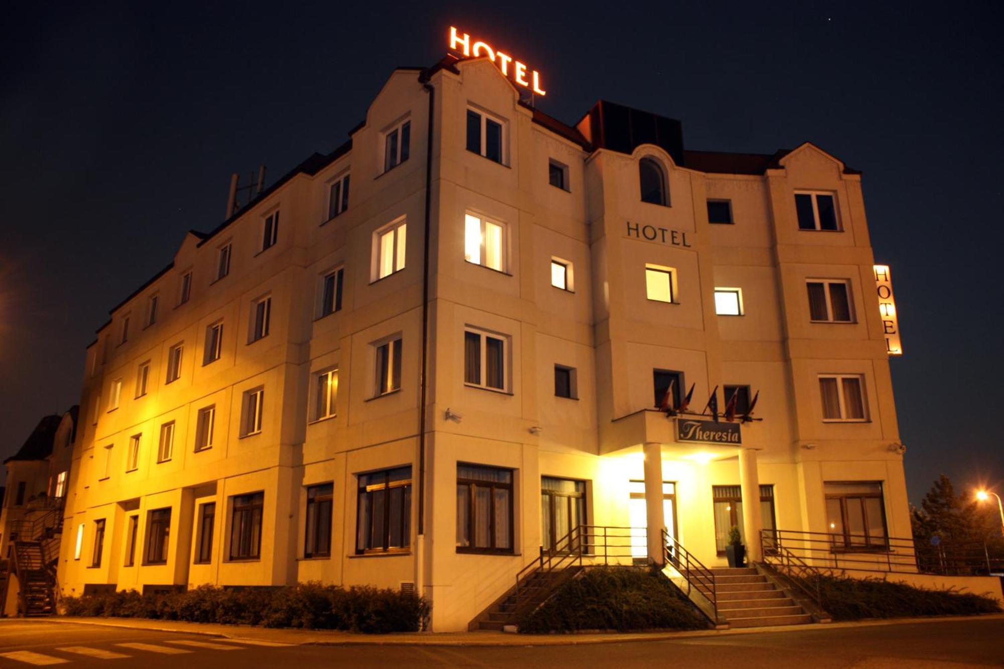 Hotel Theresia Kolín Екстериор снимка